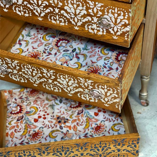 Re-Design Stick&Style stencil – Modern Damask – 17,80 cm x 45,72 meter (15,24 cm design) - Image 2